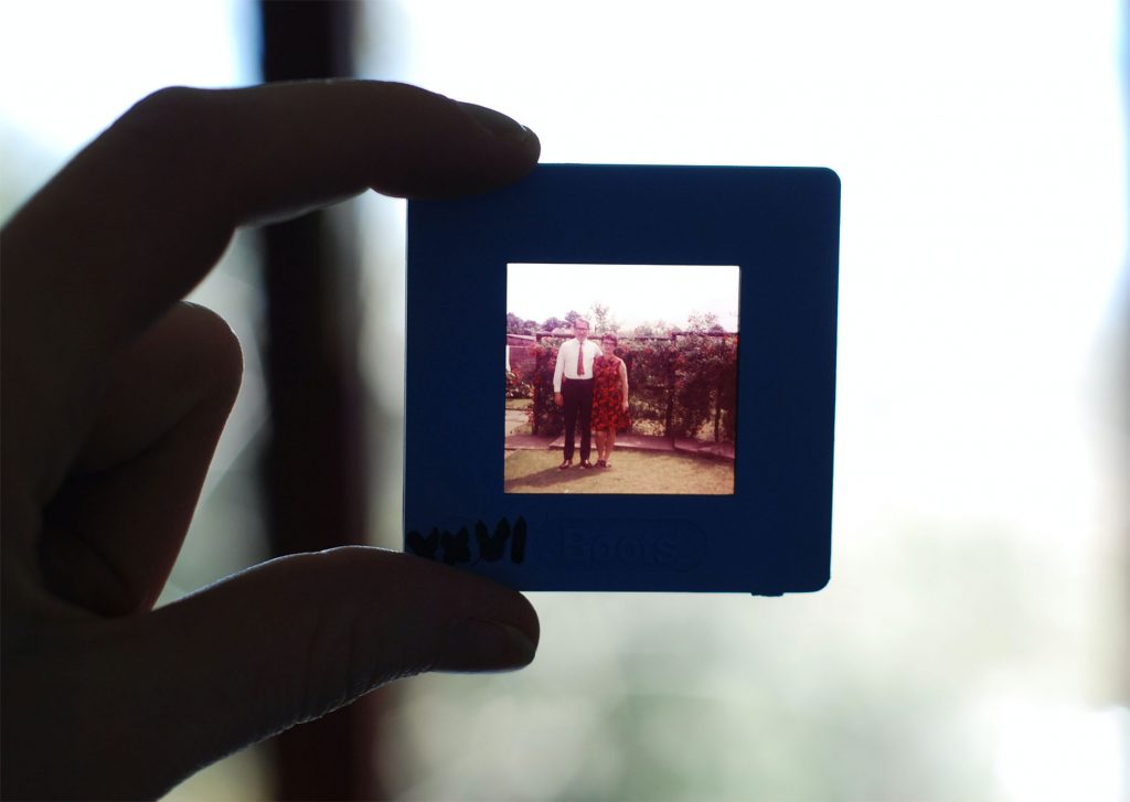 hand-holding-a-photograph