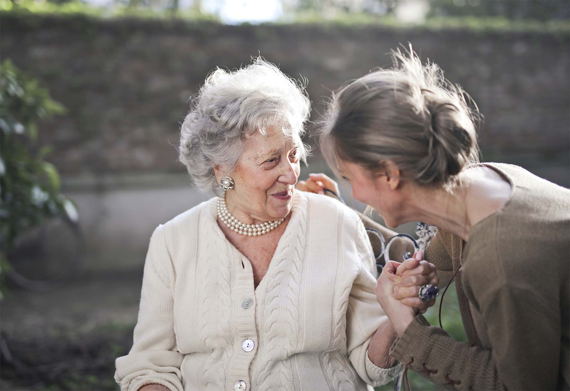 care-resident-and-family-member-talking-in-garden